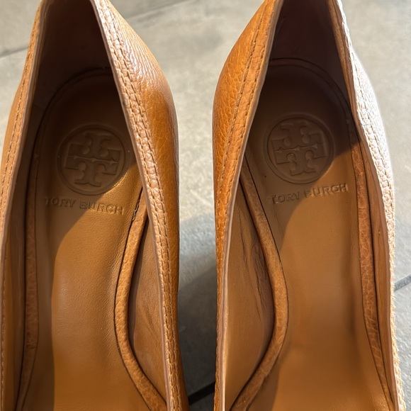 Tory Burch wedge heels, open peep toe. Emblem in great condition. - Picture 3 of 8